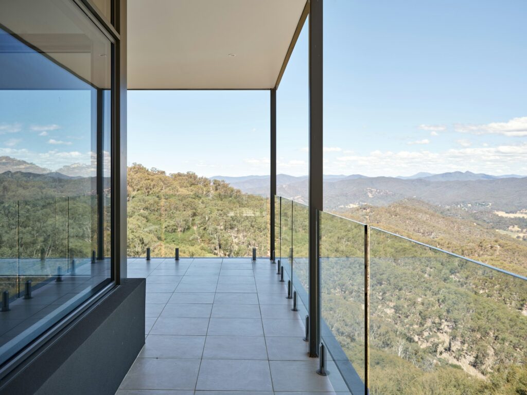 eno hero balcon montagnes